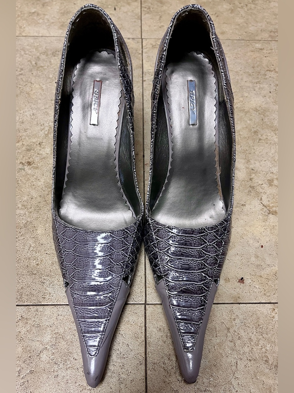 * LIKE NEW* Sleek Pointed Crocodile-like Grey/Mauve Patent Stilettos Sz.9